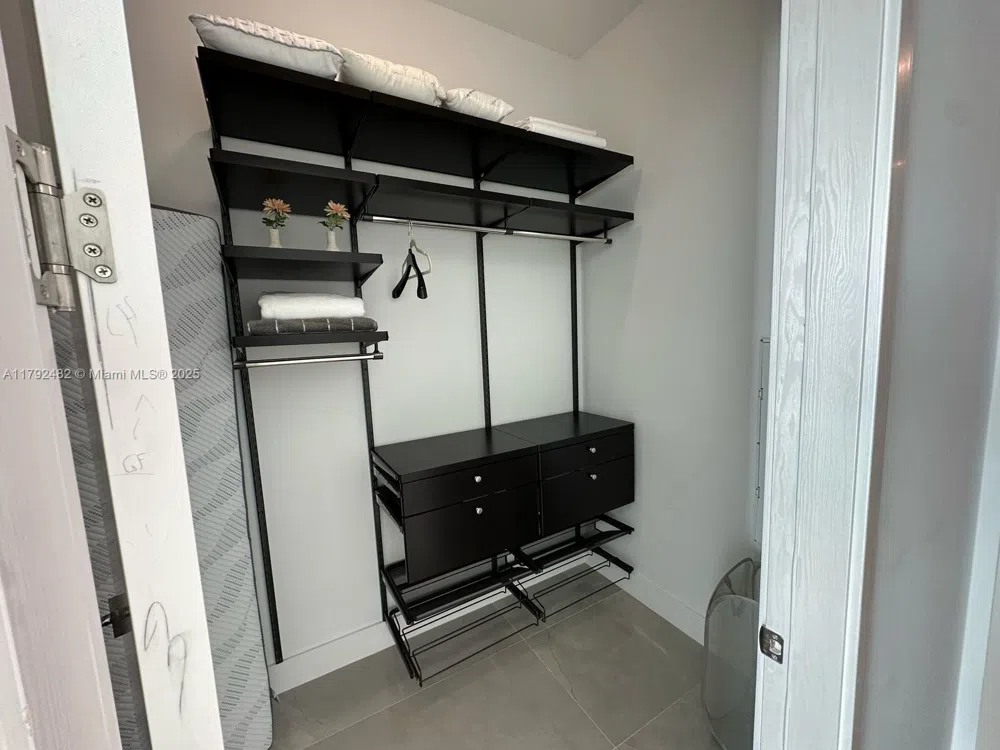 17550 Collins Ave #902 Sunny Isles Beach, FL 33160