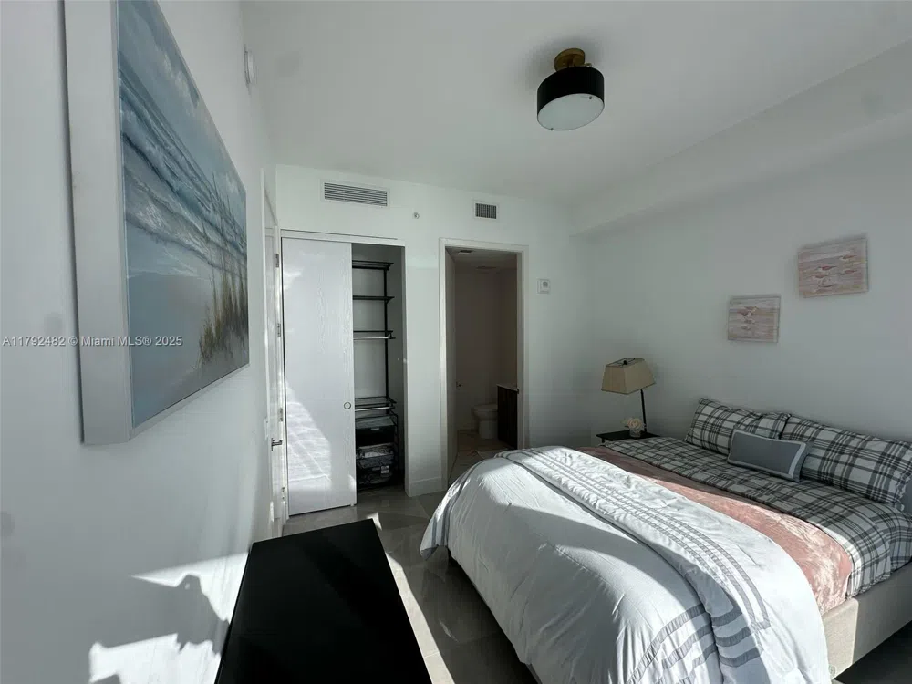 17550 Collins Ave #902 Sunny Isles Beach, FL 33160