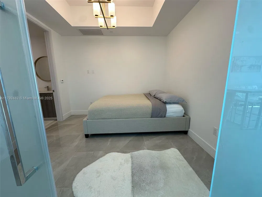 17550 Collins Ave #902 Sunny Isles Beach, FL 33160