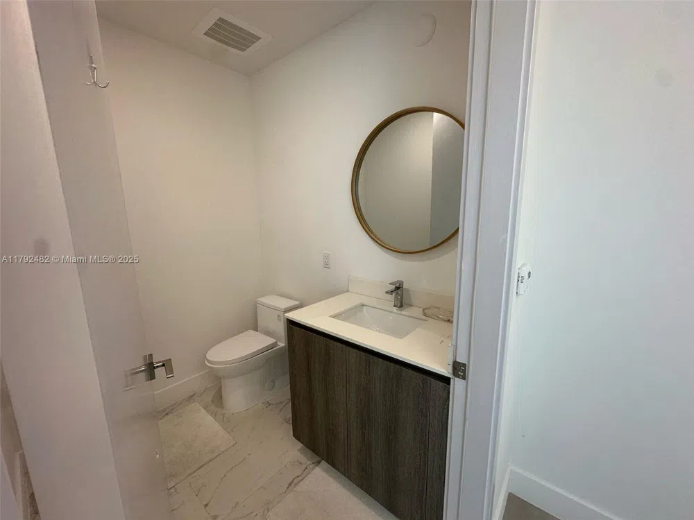 17550 Collins Ave #902 Sunny Isles Beach, FL 33160