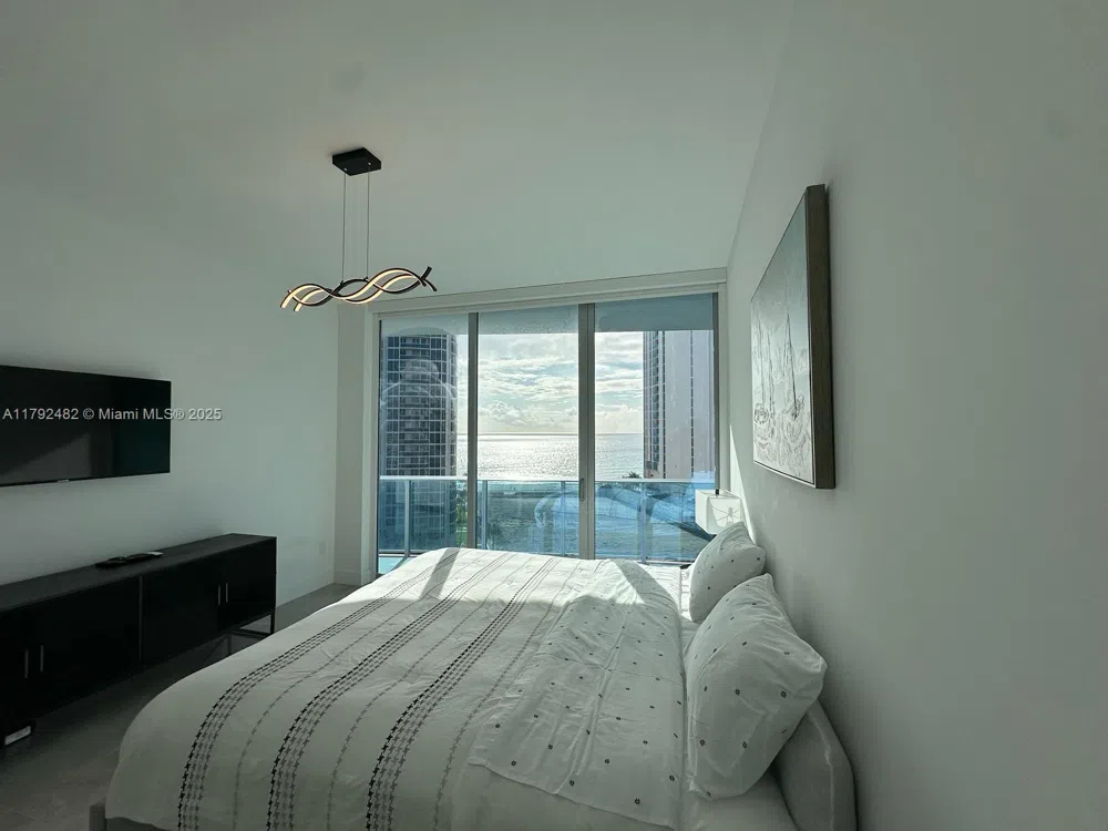 17550 Collins Ave #902 Sunny Isles Beach, FL 33160