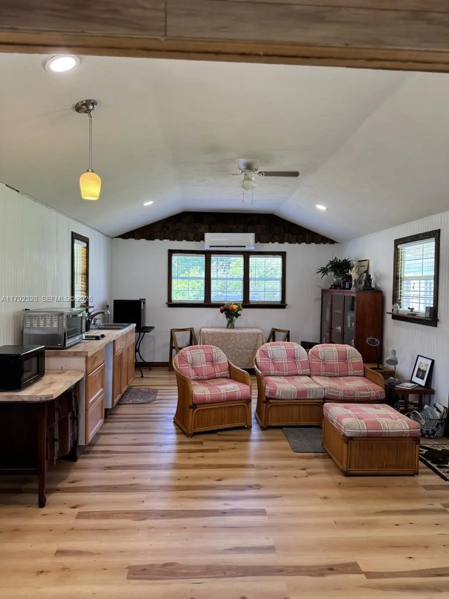 3725 SW 162 St., Archer, FL Gainesville, FL 32618