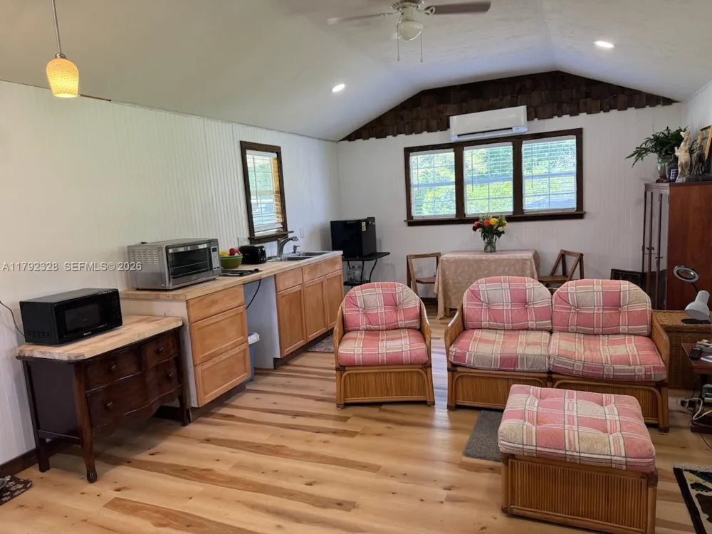 3725 SW 162 St., Archer, FL Gainesville, FL 32618