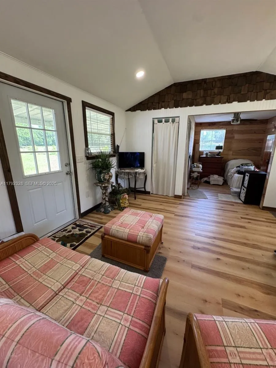 3725 SW 162 St., Archer, FL Gainesville, FL 32618