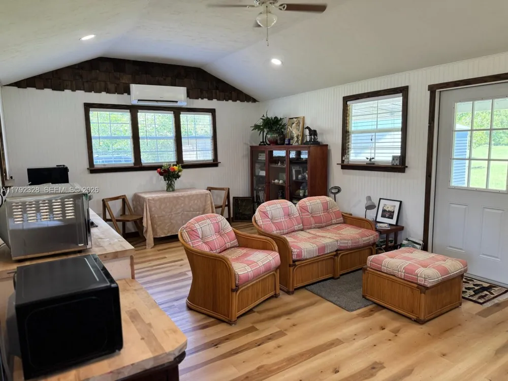 3725 SW 162 St., Archer, FL Gainesville, FL 32618