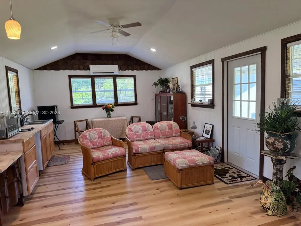 3725 SW 162 St., Archer, FL Gainesville, FL 32618