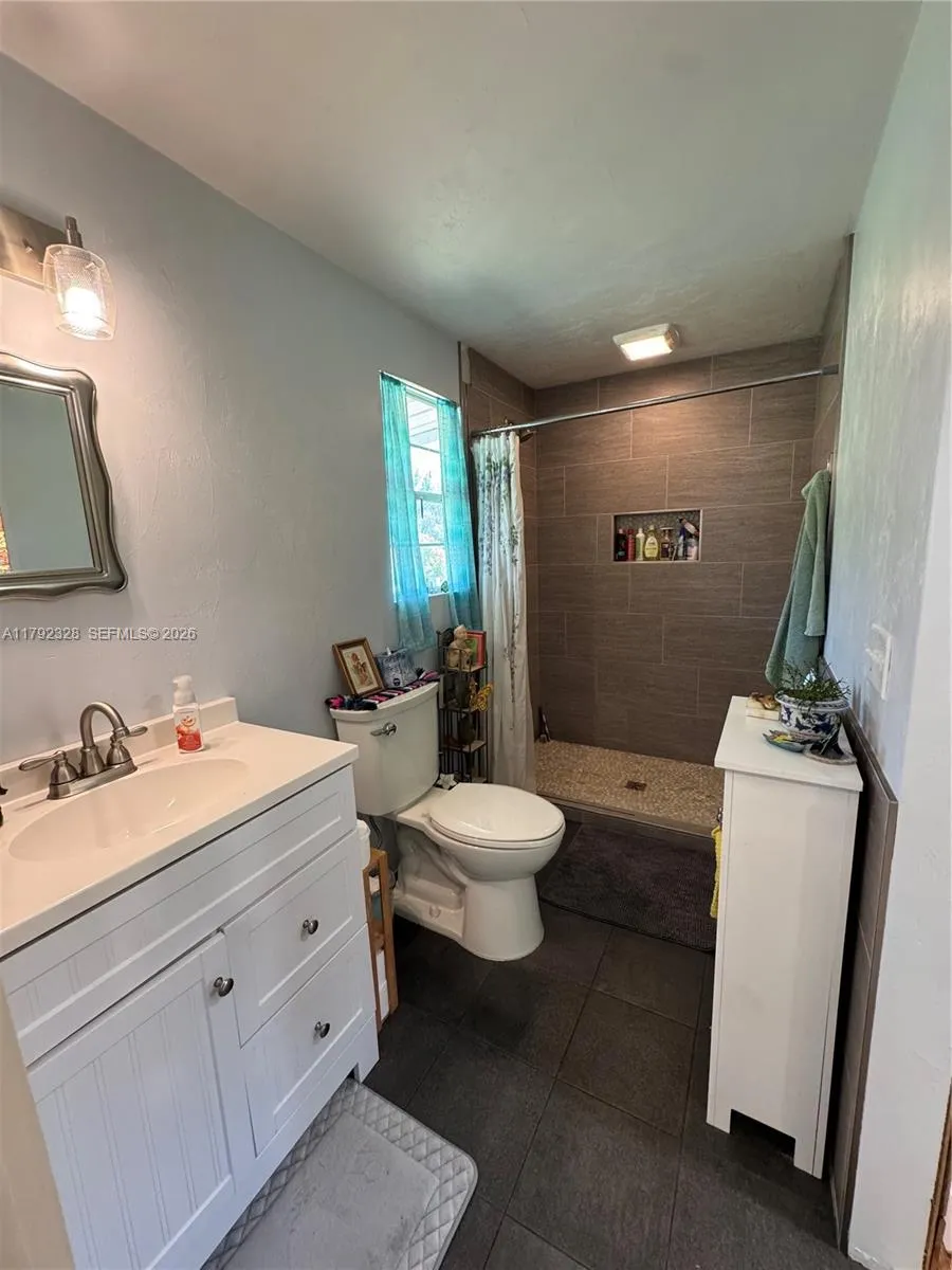 3725 SW 162 St., Archer, FL Gainesville, FL 32618