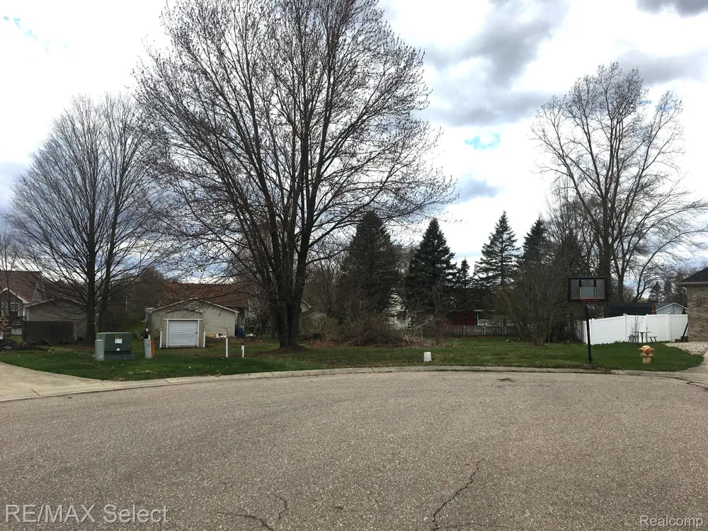 Whisper Ridge Court Burton City, MI 48509