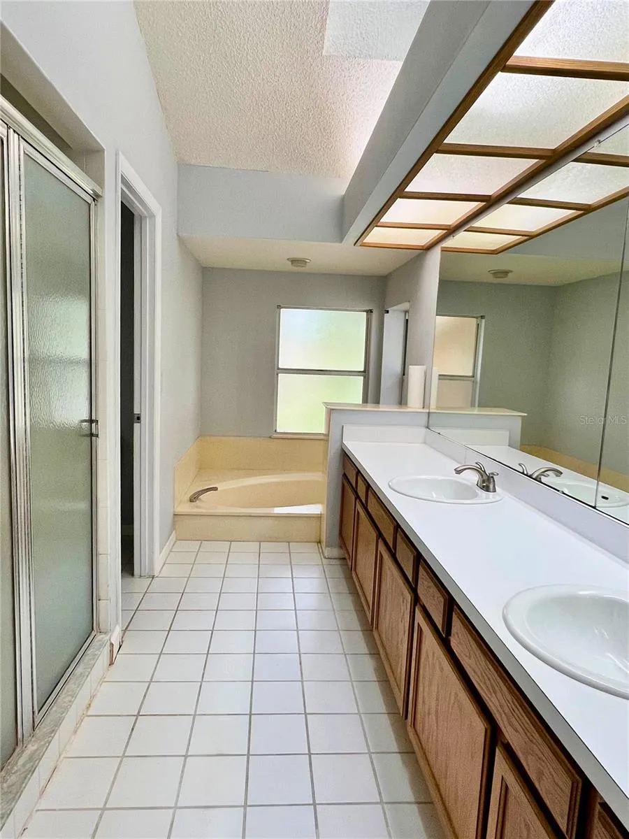 114 CLAYS TRAIL #114 Oldsmar, FL 34677