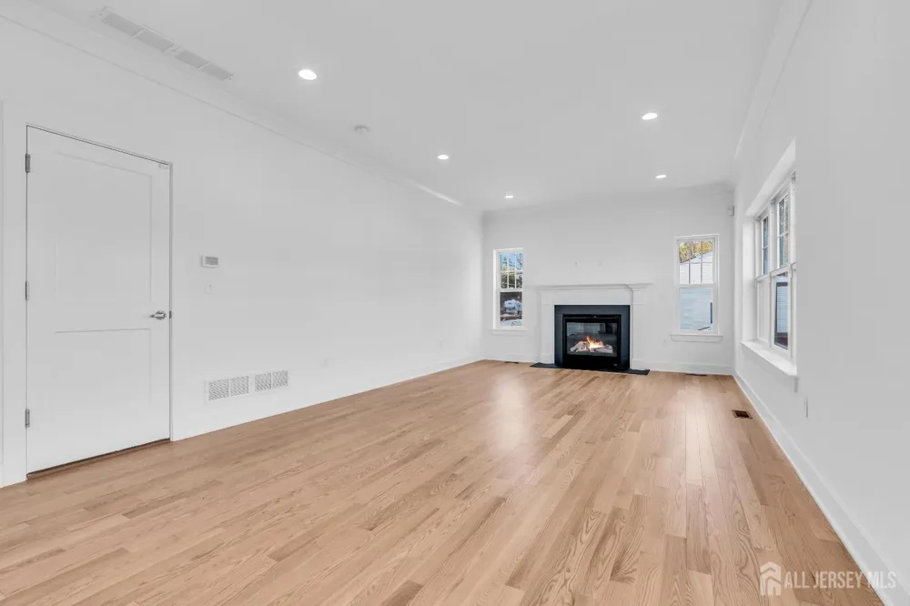 33 Pennsylvania Avenue Ocean, NJ 08758