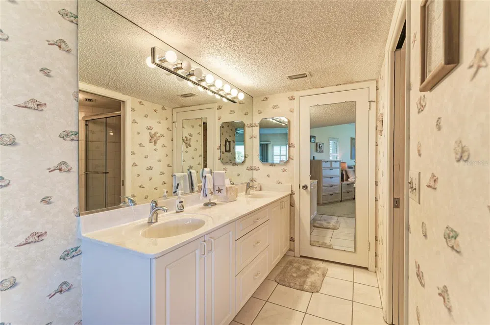 4825 GULF OF MEXICO DRIVE #201 Longboat Key, FL 34228