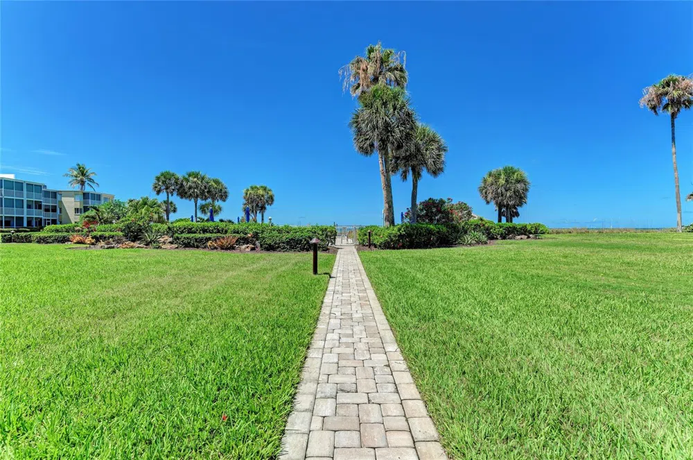 4825 GULF OF MEXICO DRIVE #201 Longboat Key, FL 34228
