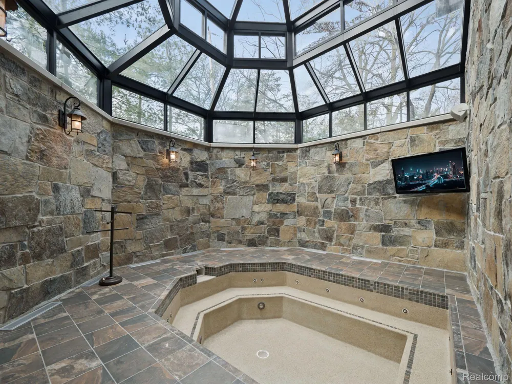 26565 SCENIC Franklin Village, MI 48025