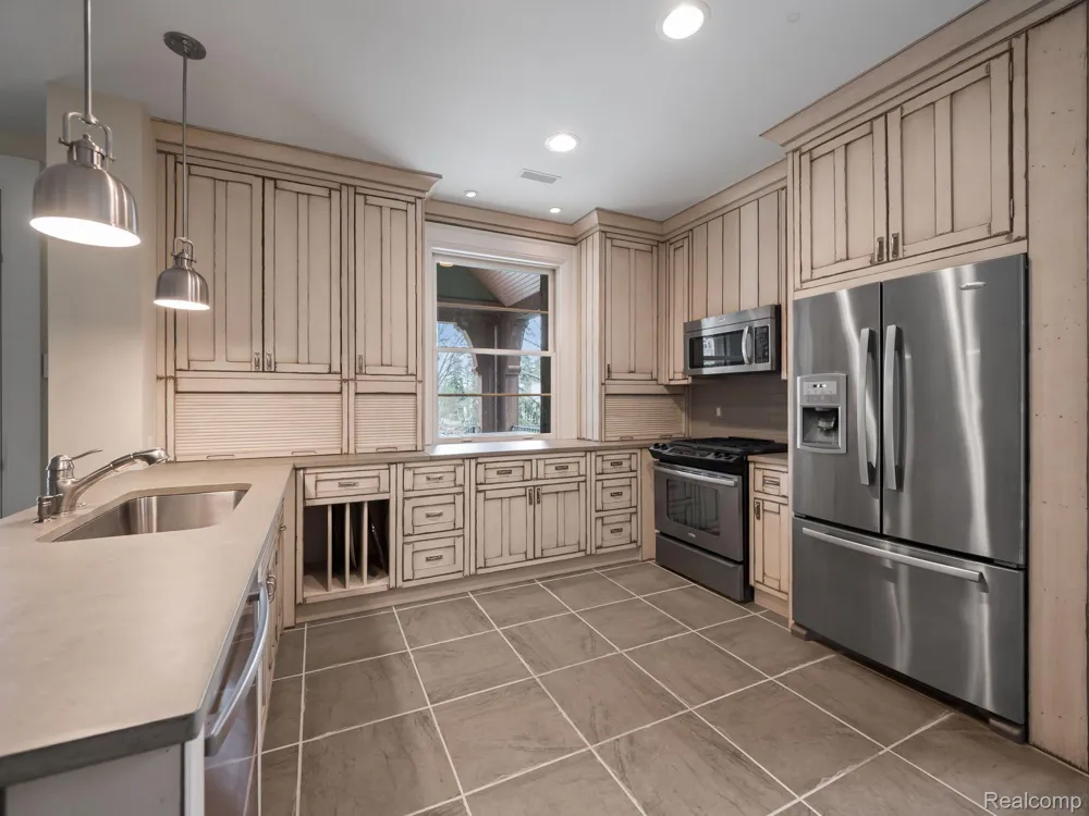 26565 SCENIC Franklin Village, MI 48025