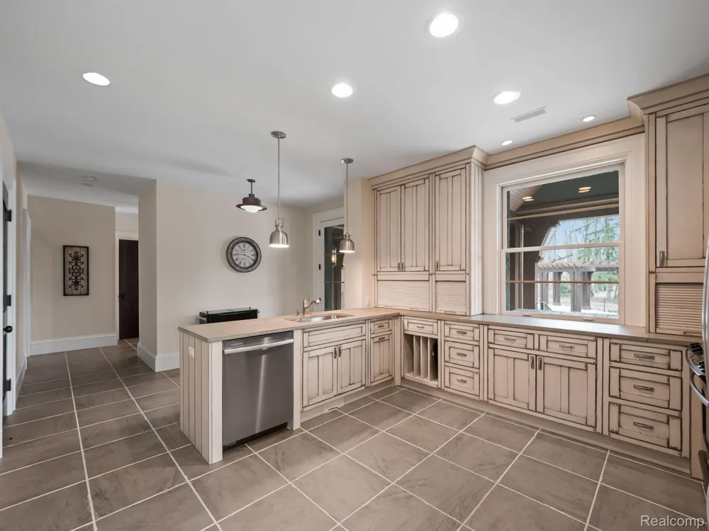 26565 SCENIC Franklin Village, MI 48025