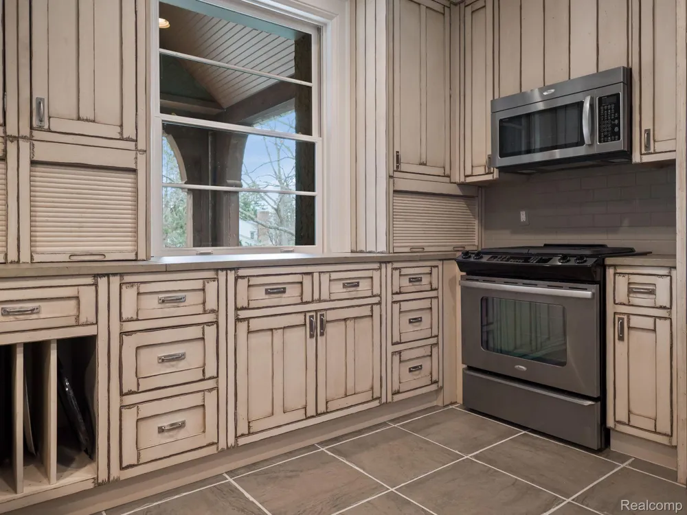 26565 SCENIC Franklin Village, MI 48025