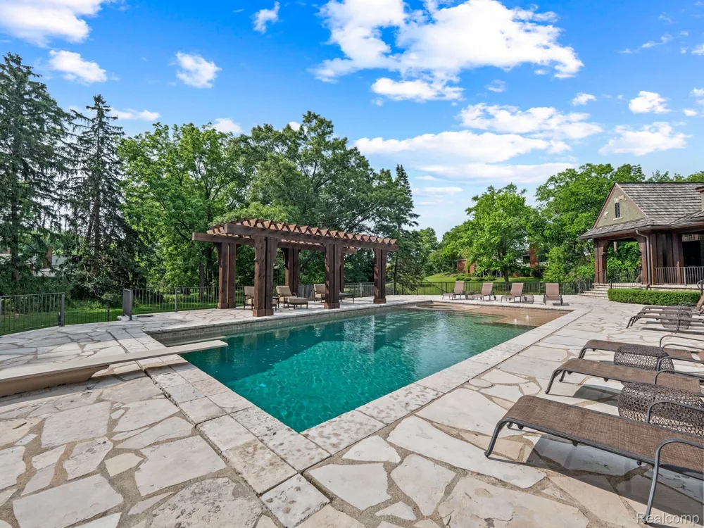 26565 SCENIC Franklin Village, MI 48025