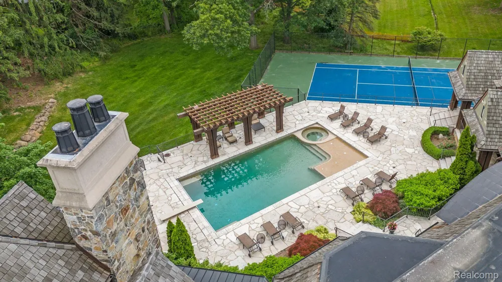 26565 SCENIC Franklin Village, MI 48025