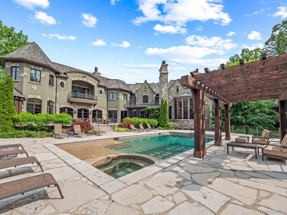 26565 SCENIC Franklin Village, MI 48025