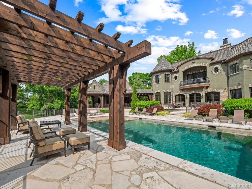 26565 SCENIC Franklin Village, MI 48025