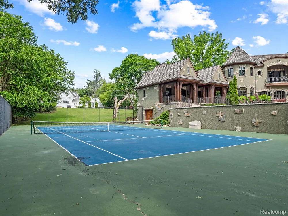 26565 SCENIC Franklin Village, MI 48025