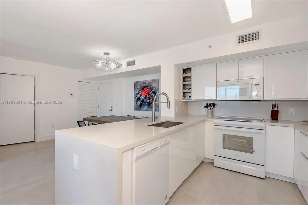 90 Alton Rd #2410 Miami Beach, FL 33139