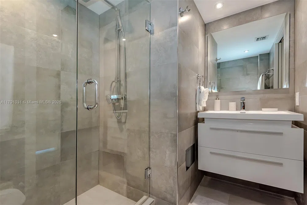 90 Alton Rd #2410 Miami Beach, FL 33139