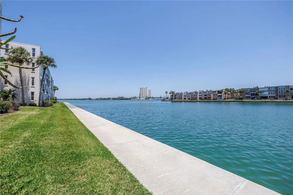 7625 SUN ISLAND DRIVE S #106 South Pasadena, FL 33707