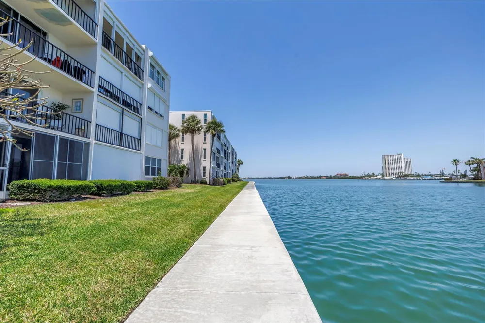 7625 SUN ISLAND DRIVE S #106 South Pasadena, FL 33707