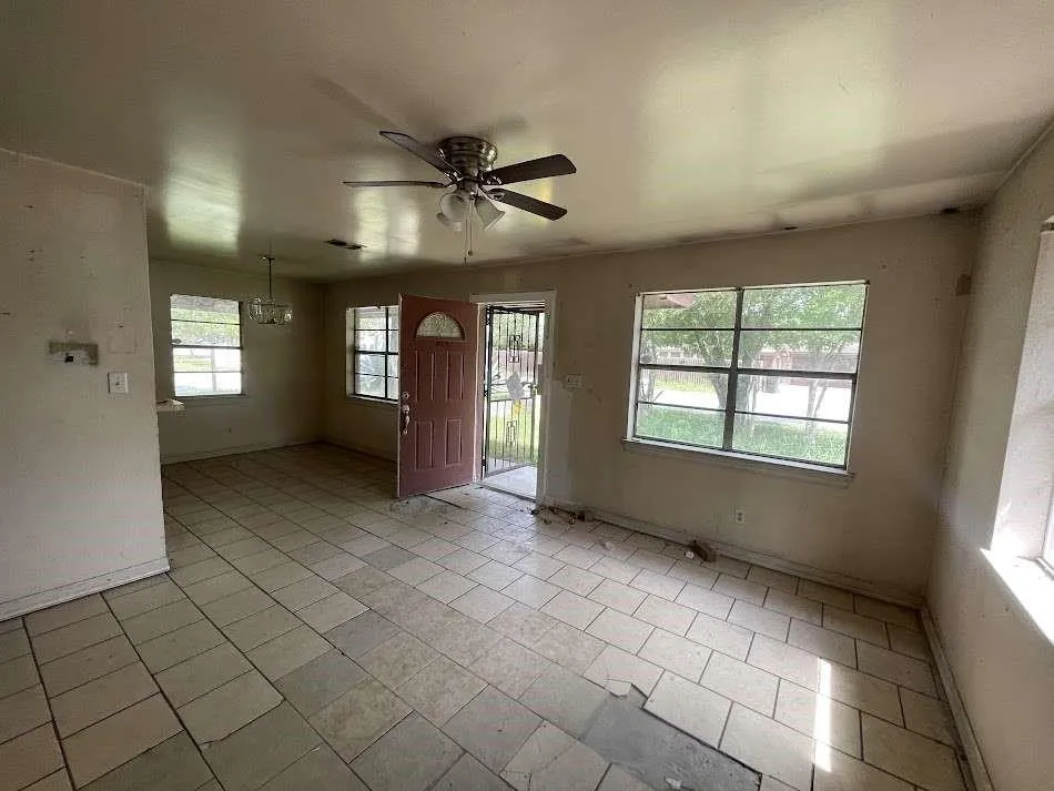 825 Tichenor Lane La Feria, TX 78559