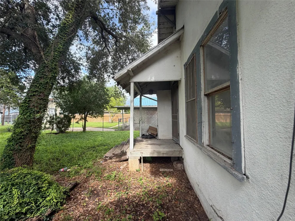 214 E Lee Street Harlingen, TX 78550