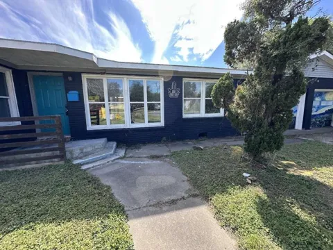 810 E Bowie Avenue