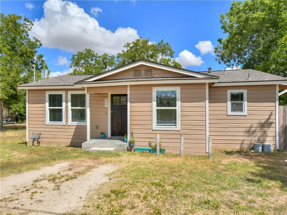 504 W 2nd Street Elgin, TX 78621