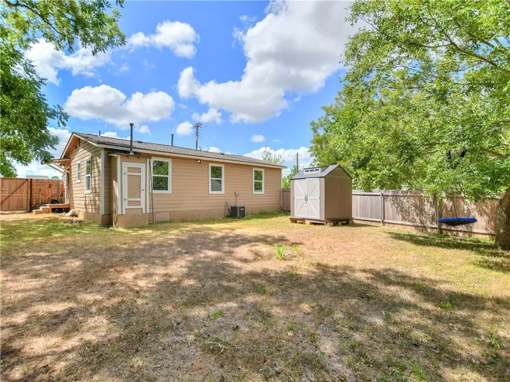 504 W 2nd Street Elgin, TX 78621
