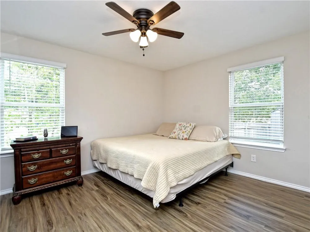 504 W 2nd Street Elgin, TX 78621
