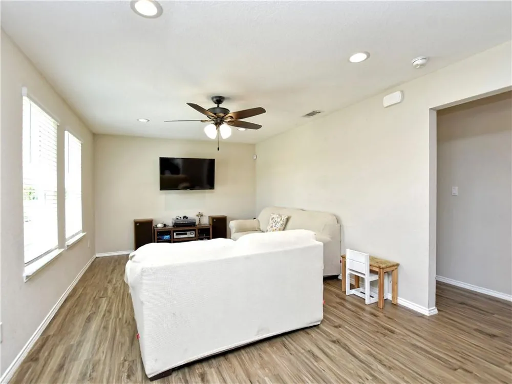 504 W 2nd Street Elgin, TX 78621