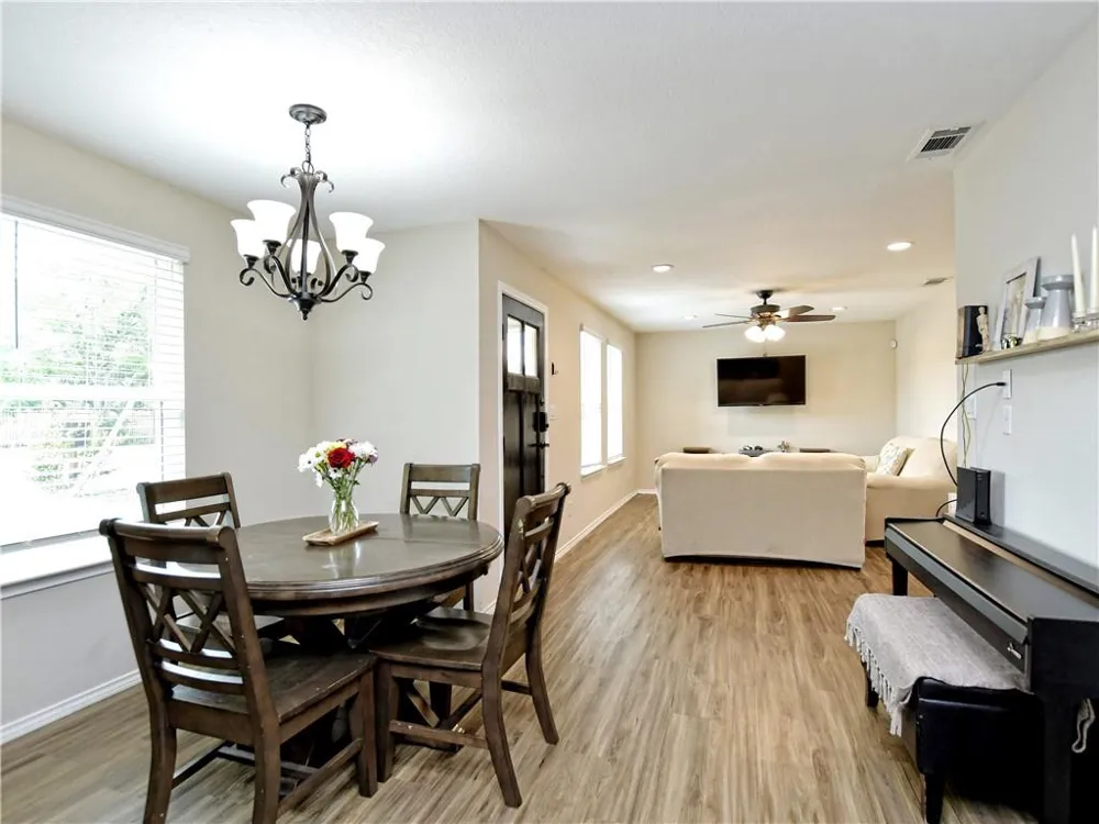 504 W 2nd Street Elgin, TX 78621