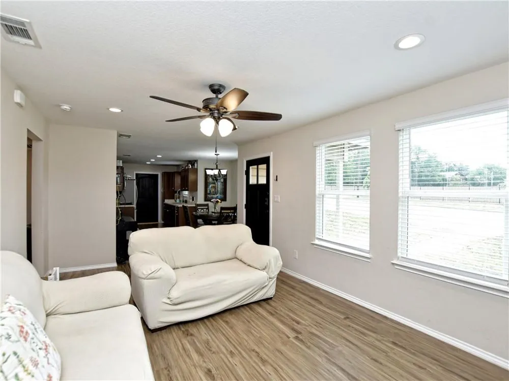 504 W 2nd Street Elgin, TX 78621