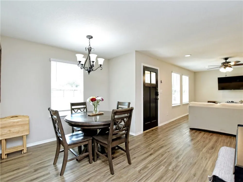 504 W 2nd Street Elgin, TX 78621