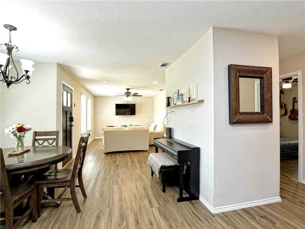 504 W 2nd Street Elgin, TX 78621