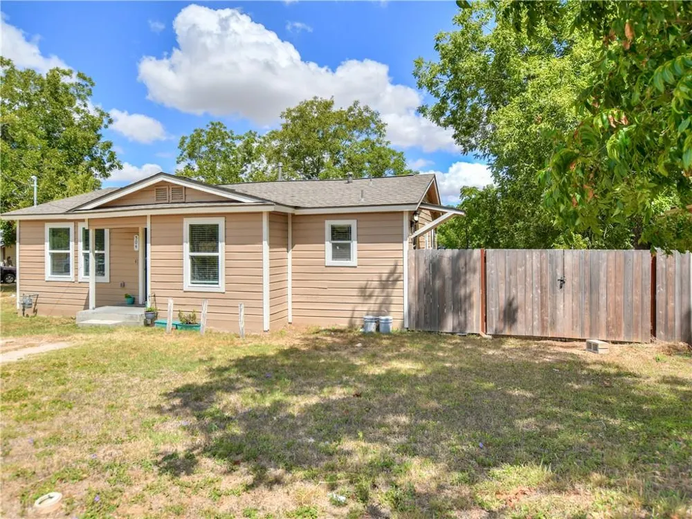 504 W 2nd Street Elgin, TX 78621