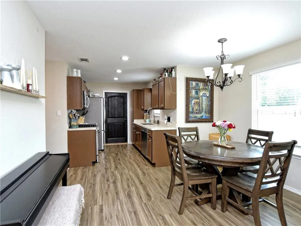 504 W 2nd Street Elgin, TX 78621