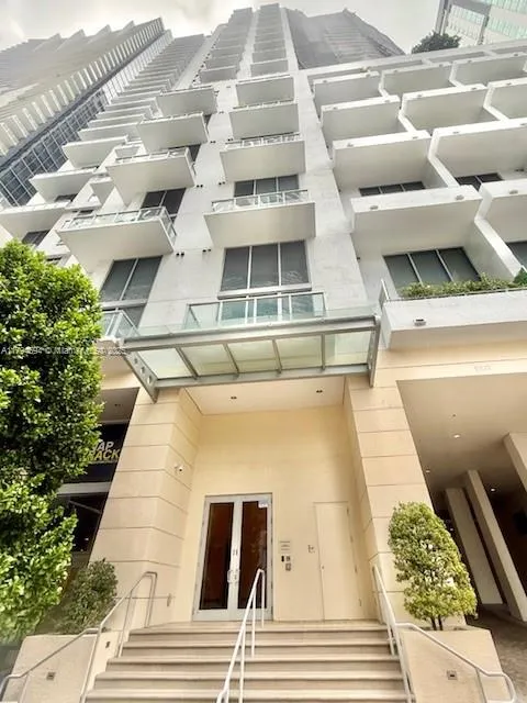 1050 Brickell Ave #1602