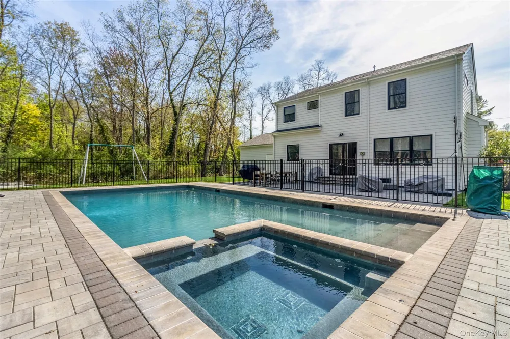 580 Stars Road East Marion, NY 11939