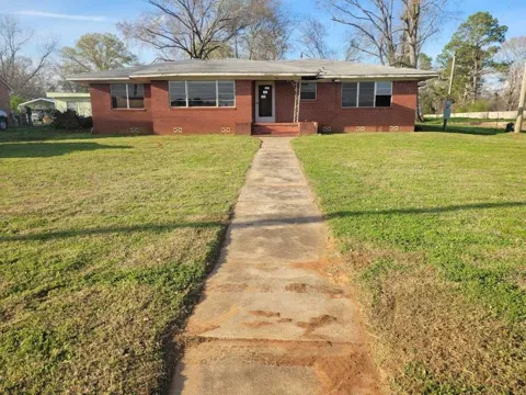 806 E 1st