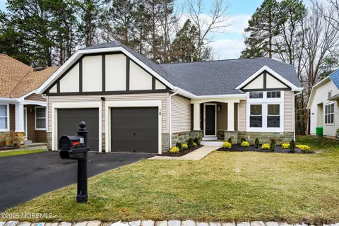 18 Tudor Court