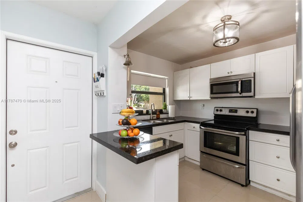 8956 Palm Tree Ln #8956 Pembroke Pines, FL 33024