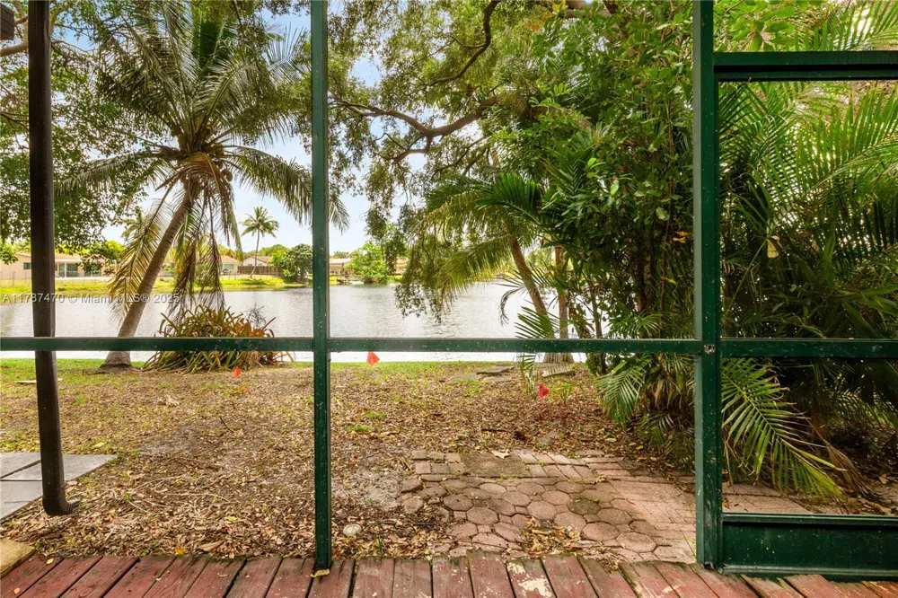 8956 Palm Tree Ln #8956 Pembroke Pines, FL 33024