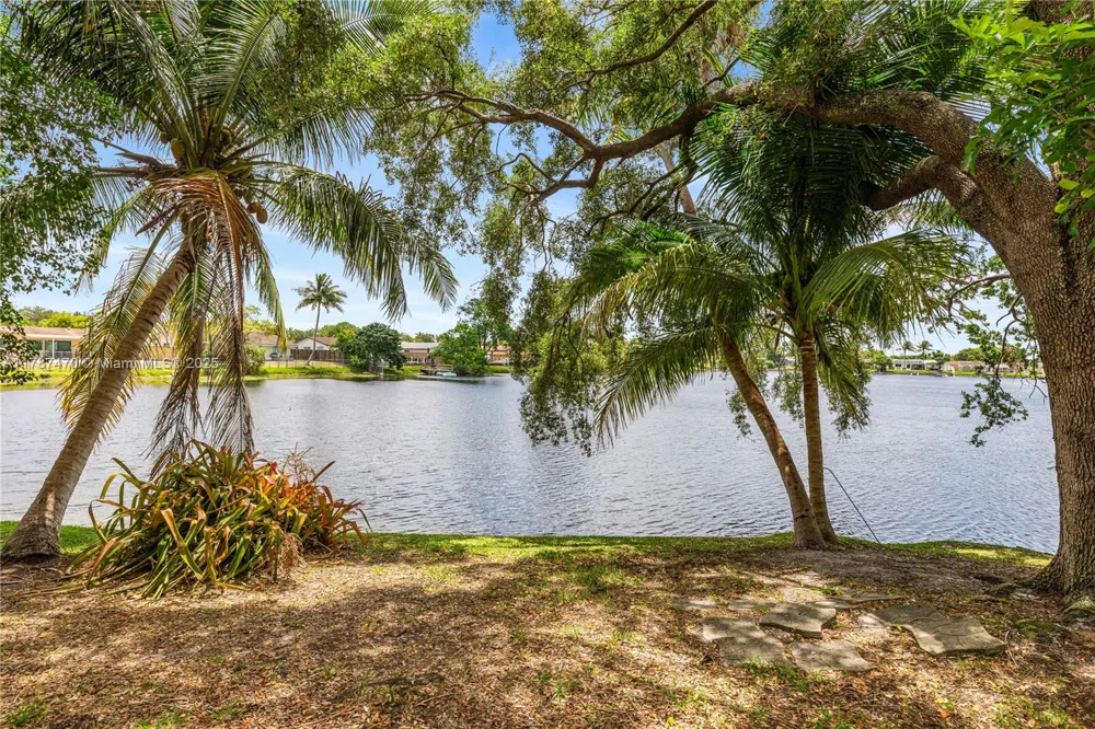 8956 Palm Tree Ln #8956 Pembroke Pines, FL 33024