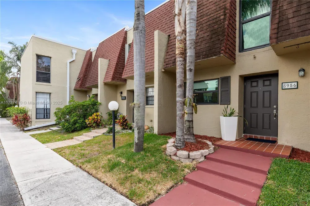 8956 Palm Tree Ln #8956 Pembroke Pines, FL 33024
